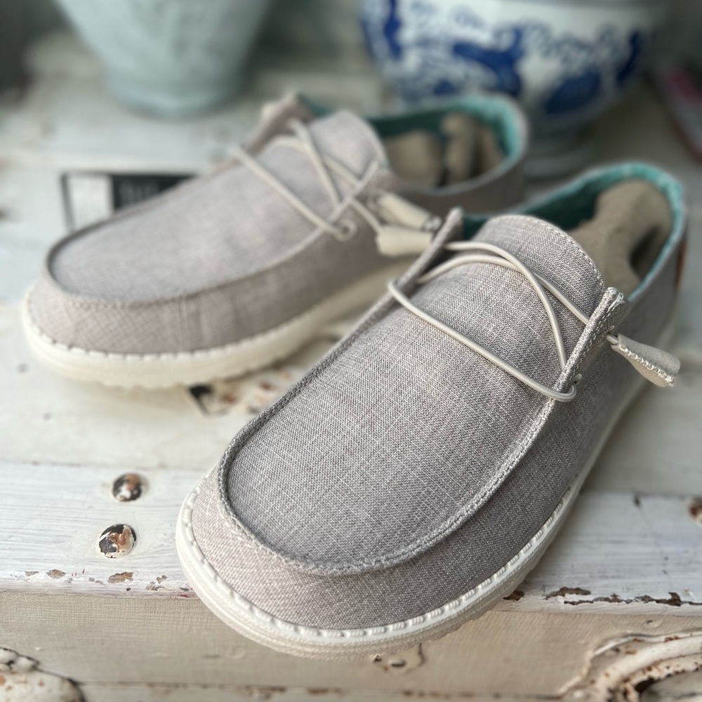 Size 8 Hey Dude Women’s
